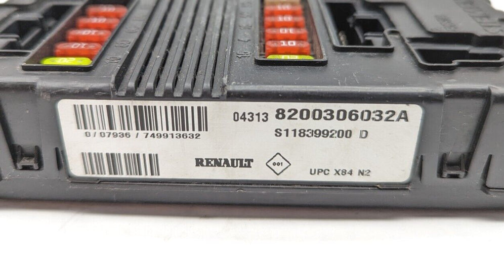 Caja De Fusibles Renault ( Megane, Scenic ) 8200306032A S118399200D