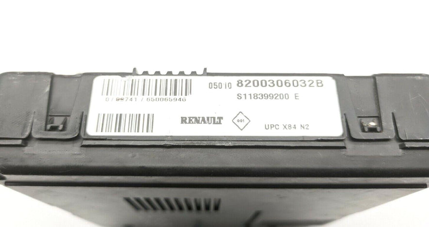 Caja De Fusibles Renault ( Megane / Scenic ) 8200306032B S118399200E