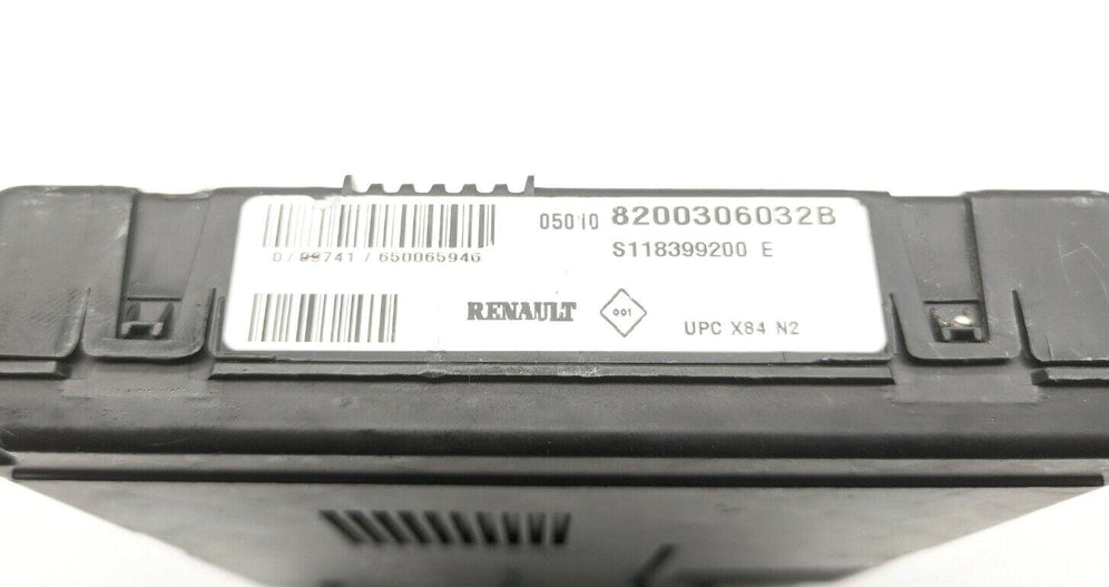 Caja De Fusibles Renault ( Megane / Scenic ) 8200306032B S118399200E