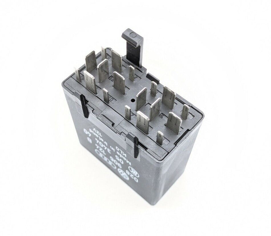 Relais 166 ( Volkswagen, Seat, Audi, Skoda ) 028906124B